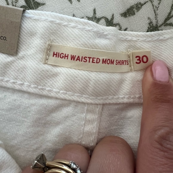 Levi’s high rise mom shorts - Picture 6 of 6